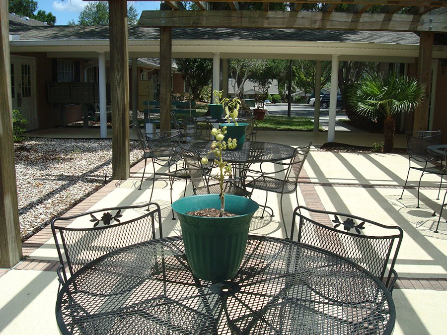 exterior view of the Inverness Club Senior Apartment Homes